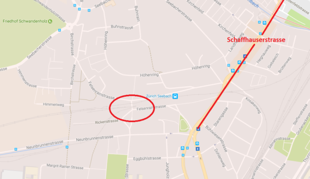 Hier liegt der Bahnübergang.