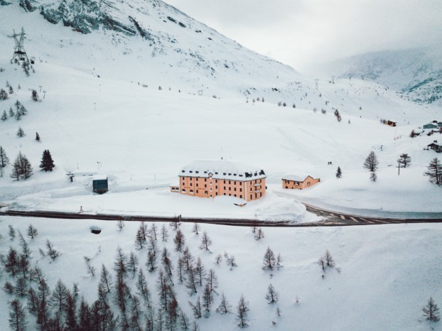 via unsplash: Raphael Schaller